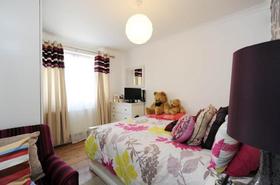1 bedroom Flat for s...